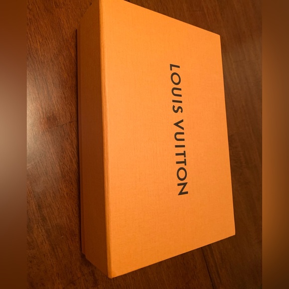 Brand new authentic LuiseVuitton medium size box . Must have for collectors